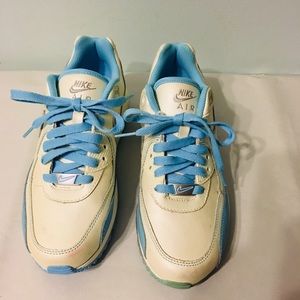 Nike Air max shoes youth size 5.